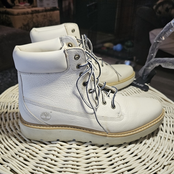 Timberland Women's Cream Lace-Up Boots - Picture 3 of 5